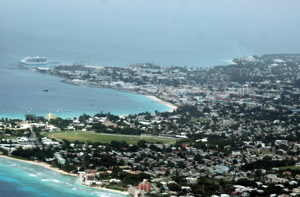 Vista aérea de Bridgetown, la capital de Barbados. Fuente: Wikipedia.