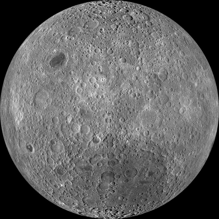 Cara oculta de la Luna, en una imagen compuesta de varias tomadas por el Lunar Reconnaissance Orbiter en junio de 2009. Fuente: NASA.
