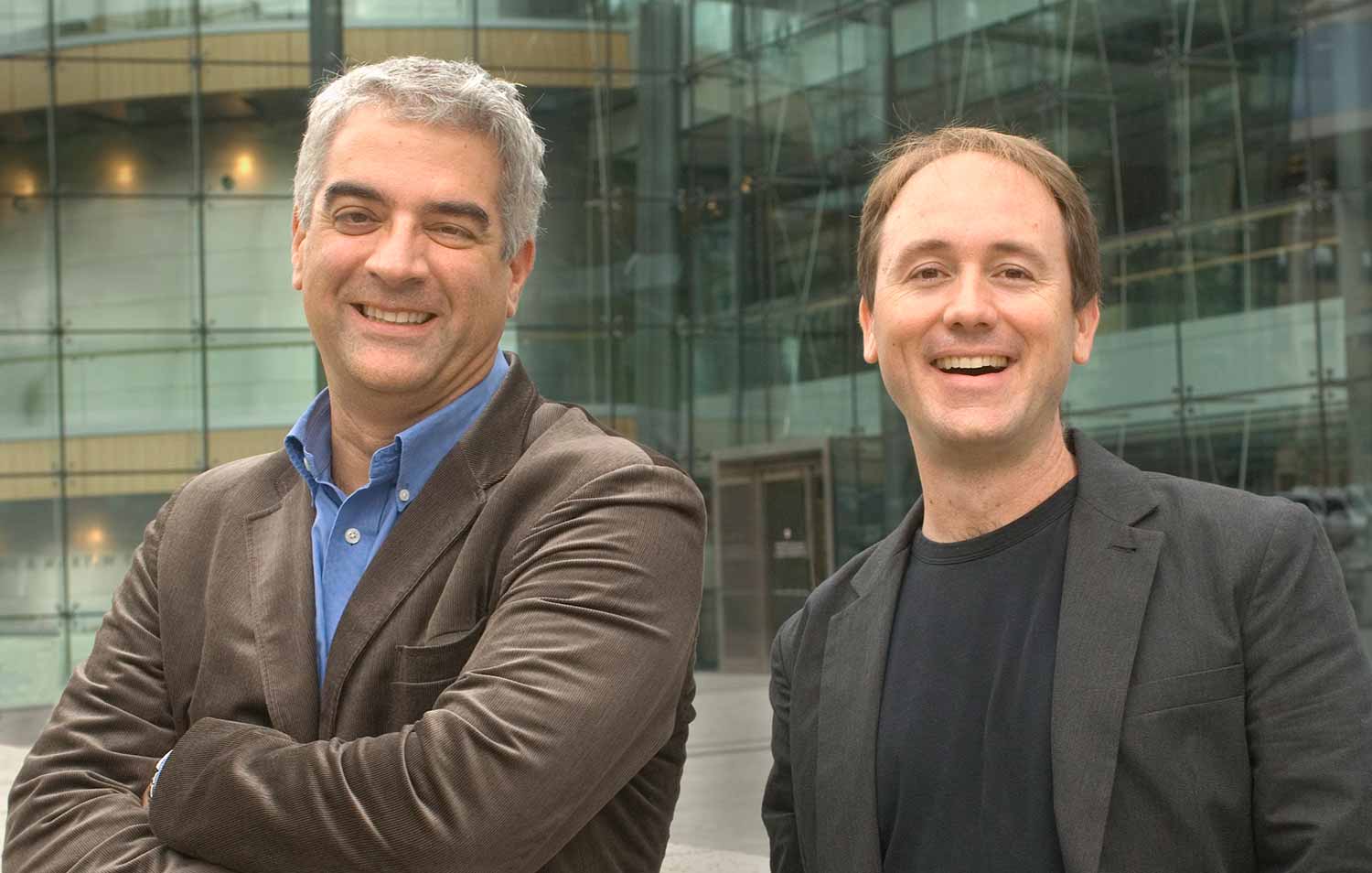 James Fowler (a la derecha) y Nicholas Christakis han demostrado que parejas de amigos comparten similitudes genéticas. Imagen: Liza Green. Fuente: UC San Diego News Center.