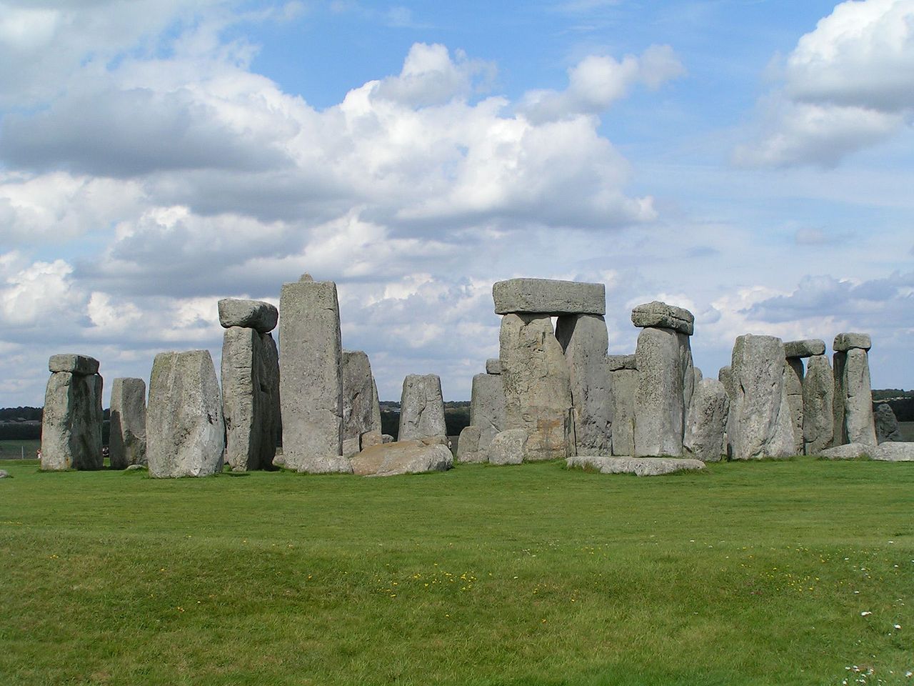 Vista total del complejo principal llamado Stonehenge. Imagen: Stefan Kühn. Fuente: Wikimedia Commons.