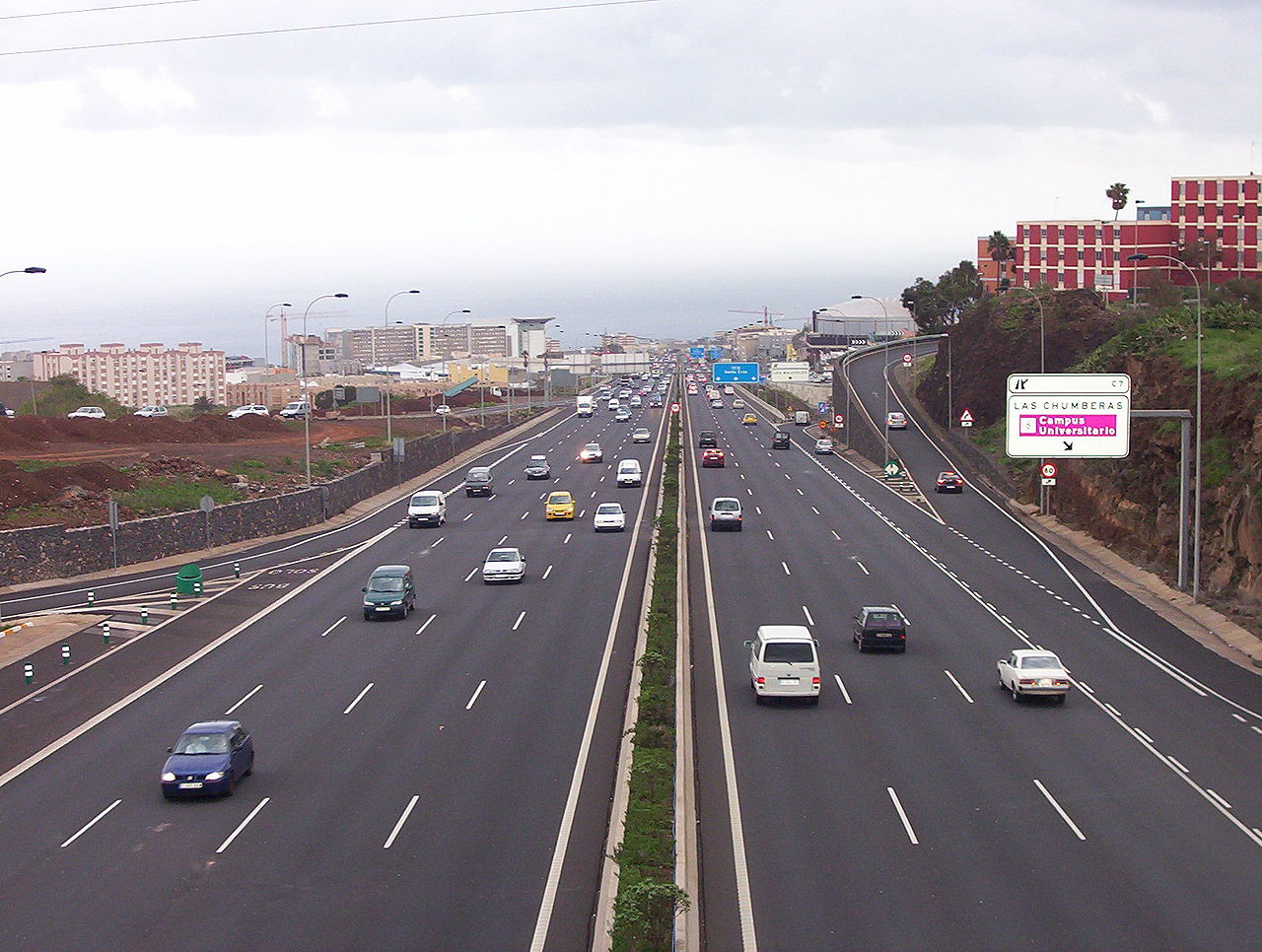 Autopista del Norte de Tenerife (Santa Cruz de Tenerife, España). Imagen: Foxbasealpha. Fuente: Wikipedia.