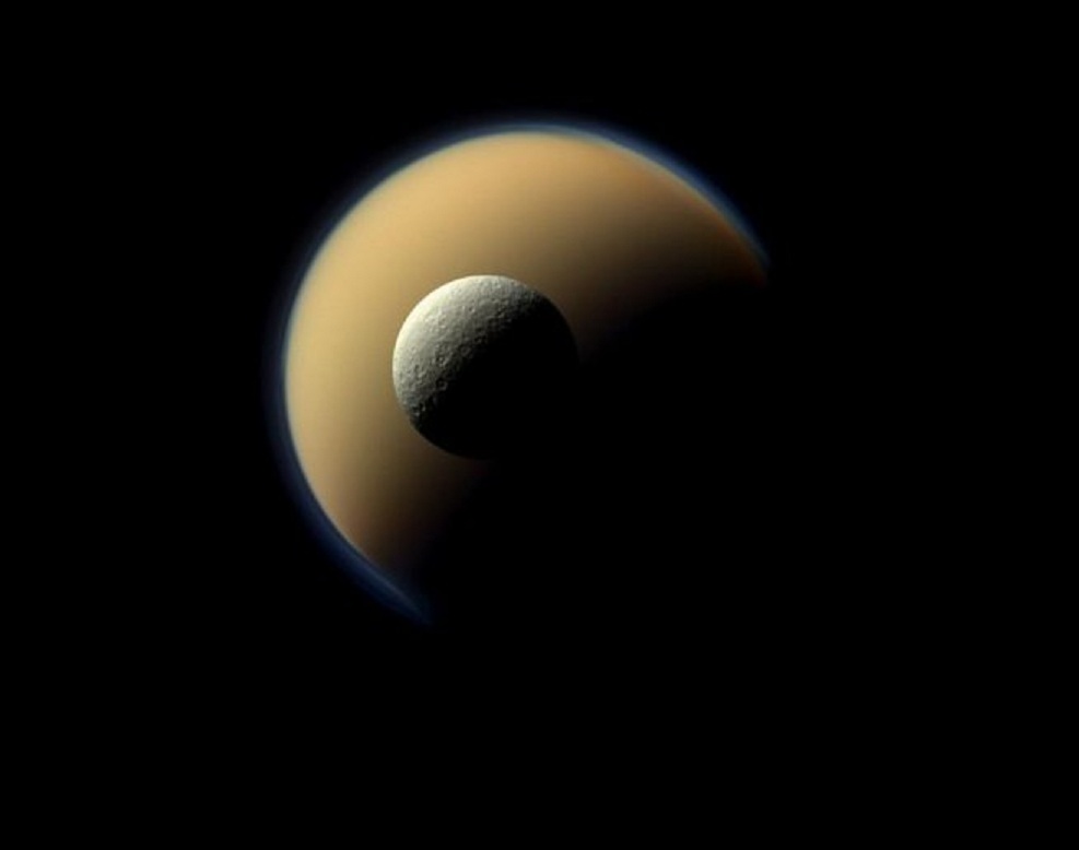 Rocas heladas alrededor de Saturno. Fuente: ESA.