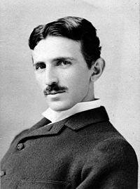 Fotografía de Nikola Tesla en 1895 a los 39 años de edad. Imagen: Napoleon Sarony. Fuente: Marc Seifer Archive.