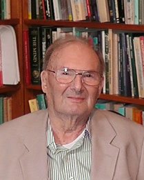 El teólogo inglés John Hick. Imagen: Yujin Nagasawa. Fuente. Wikipedia.