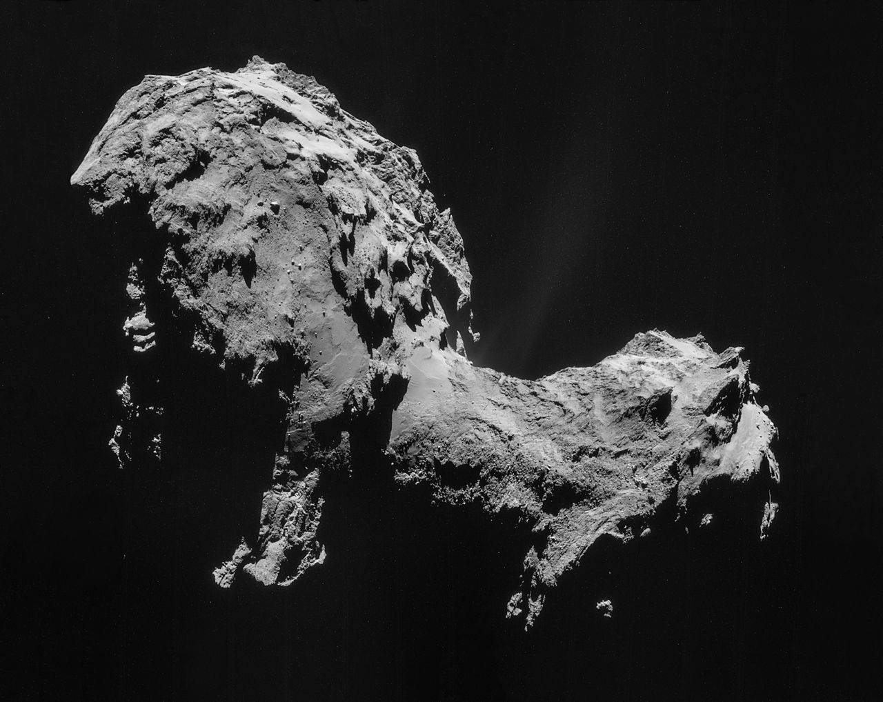 Cometa 67P/Churyumov–Gerasimenko, en que se posó hace unos días la sonda Rosetta. Fuente: ESA.