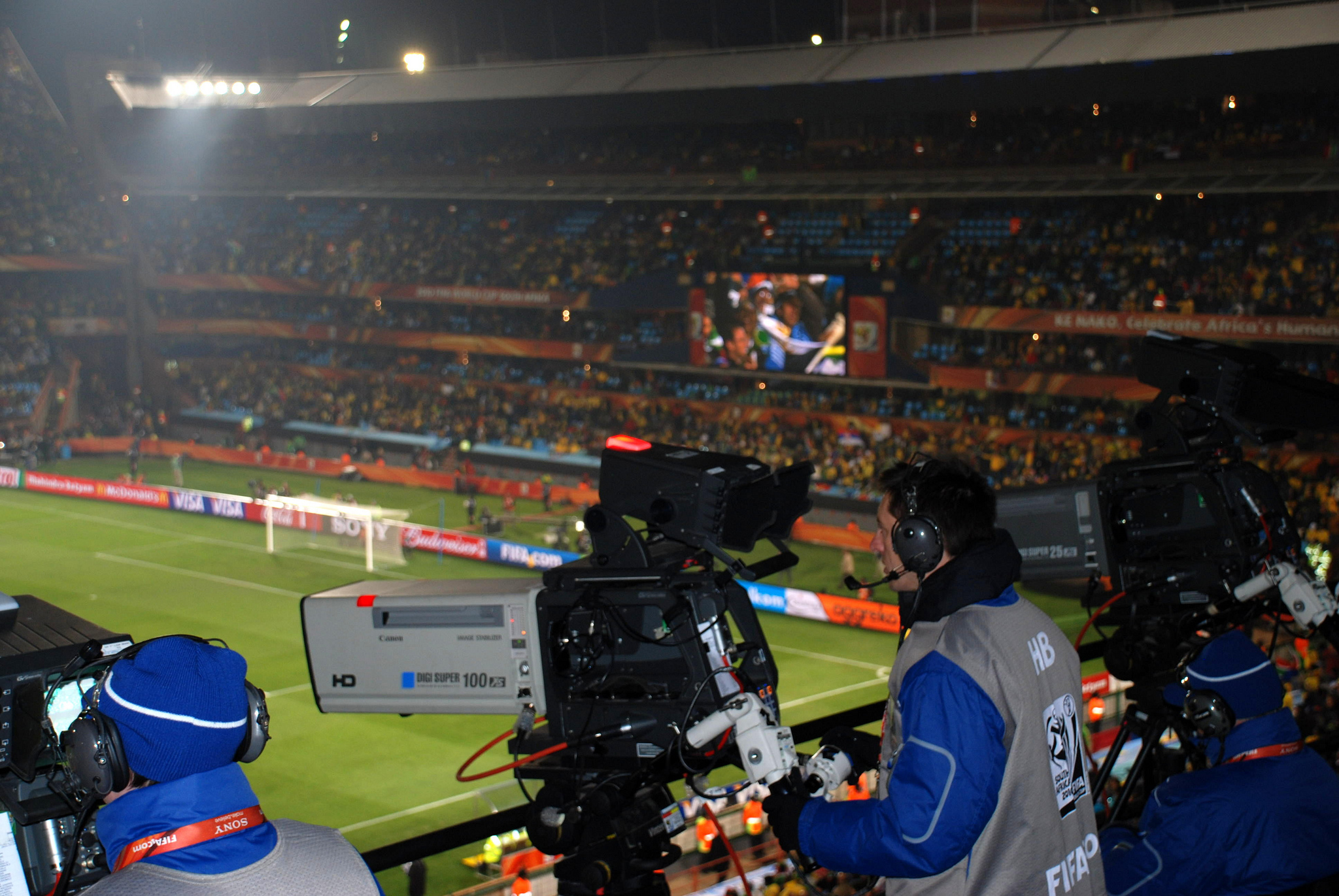 Cámara grabando en HD el partido Sudáfrica-Uruguay, del Mundial 2010. Imagen: Richard Matthews. Fuente: Flickr.