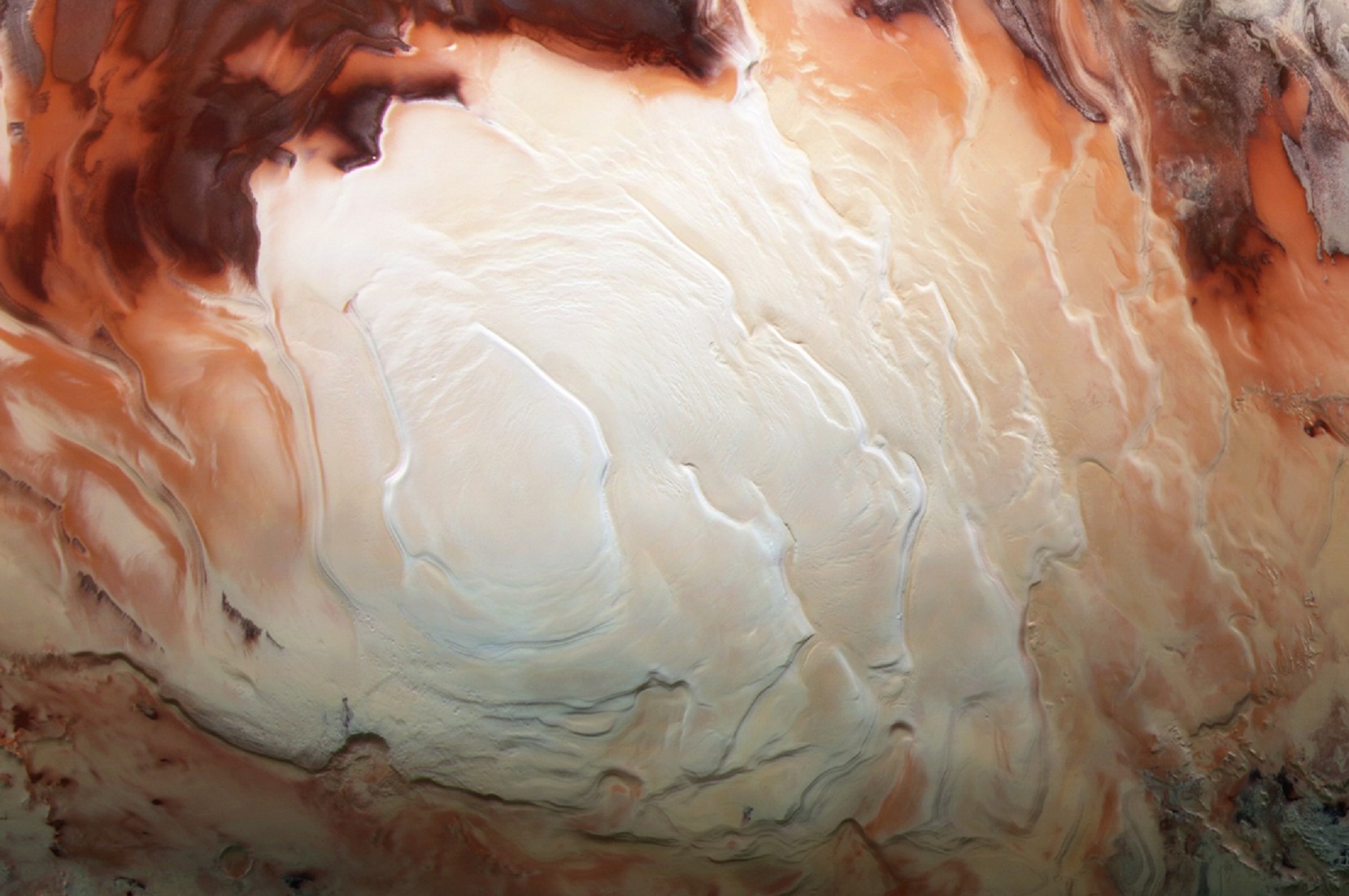Manchas con apariencia de café capuchino en el polo sur de Marte. Imagen: Bill Dunford. Fuente: ESA/DLR (Centro Aeroespacial Alemán)/Universidad Libre de Berlín.