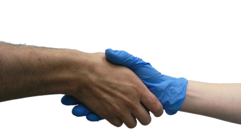 El análisis del guante tras un apretón de manos revela que se transmiten olores de la mano desnuda. Fuente: Instituto Weizmann de Ciencias.
