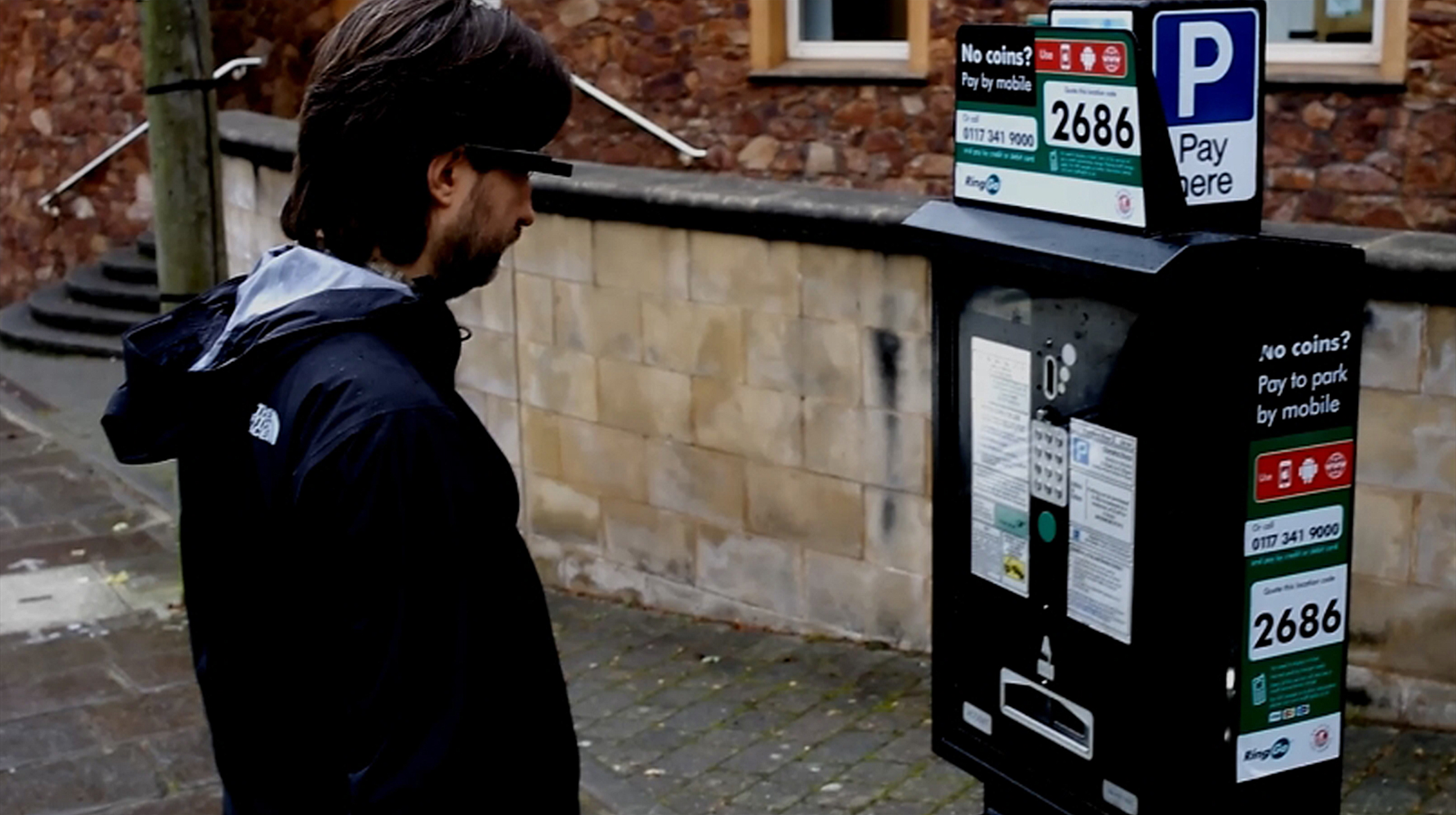 GlaciAR Glass monta vídeos tutoriales basados en cómo otras personas utilizan un aparato, y los muestra posteriormente a su dueño. Fuente: AlphaGalileo/ID.