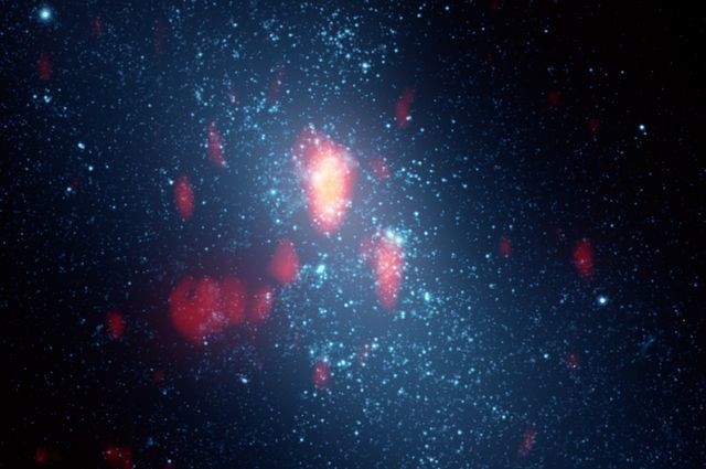 Imagen de la NGC 5253 tomada con el telescopio Hubble. La parte más brillante es la de la nube D. Imagen: Jean Turner. Fuente: UCLA.
