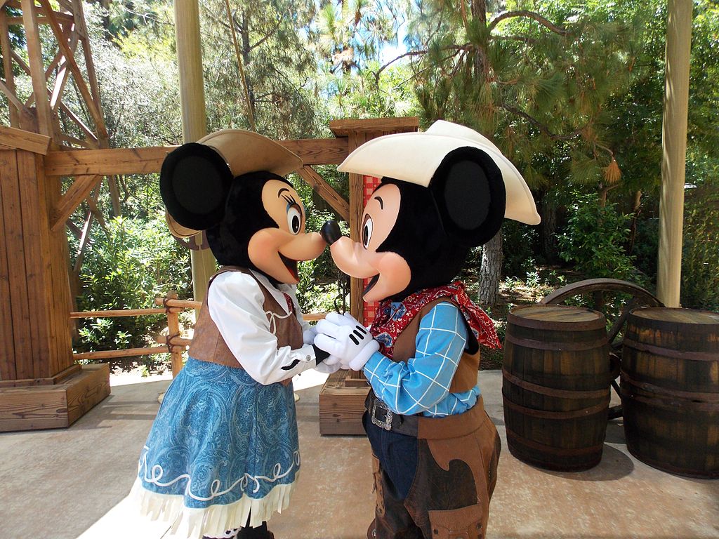 Minnie y Mickey Mouse, en Disneylandia. Imagen: Jenny Park. Fuente: Flickr.