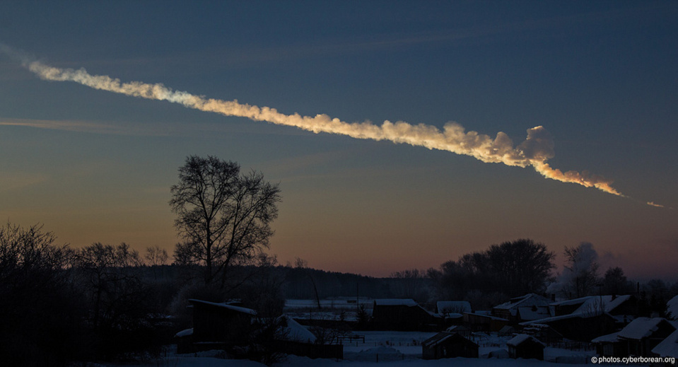 Estela del asteroide sobre Chelyabinsk, Rusia, el 15 de febrero de 2013. Fuente: ESA.