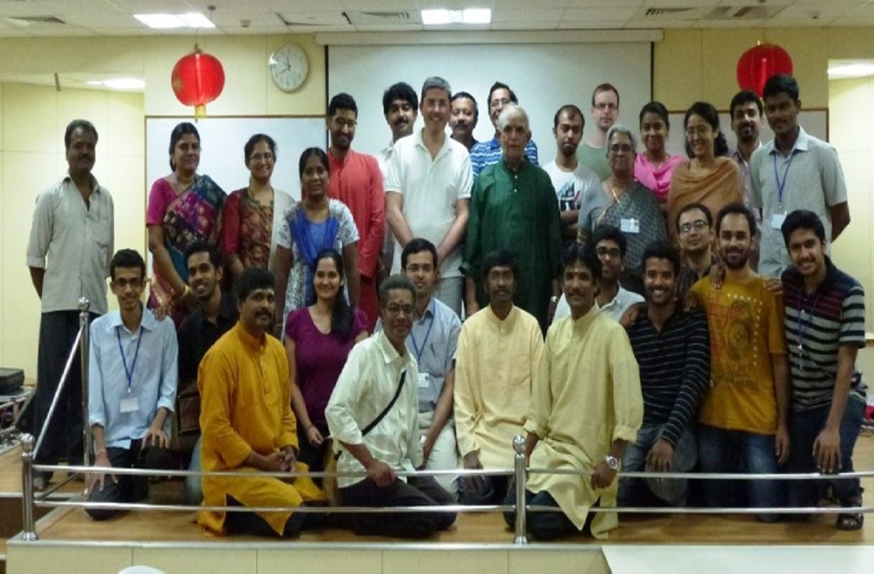 Xavier Serra, en el centro, con otros componentes de su proyecto. Fuente: UPF.