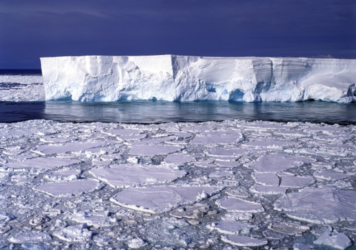 La contribución de la Antártida al aumento del nivel del mar para el 2100 será cercana a 40 centímetros. Fuente: iStock.