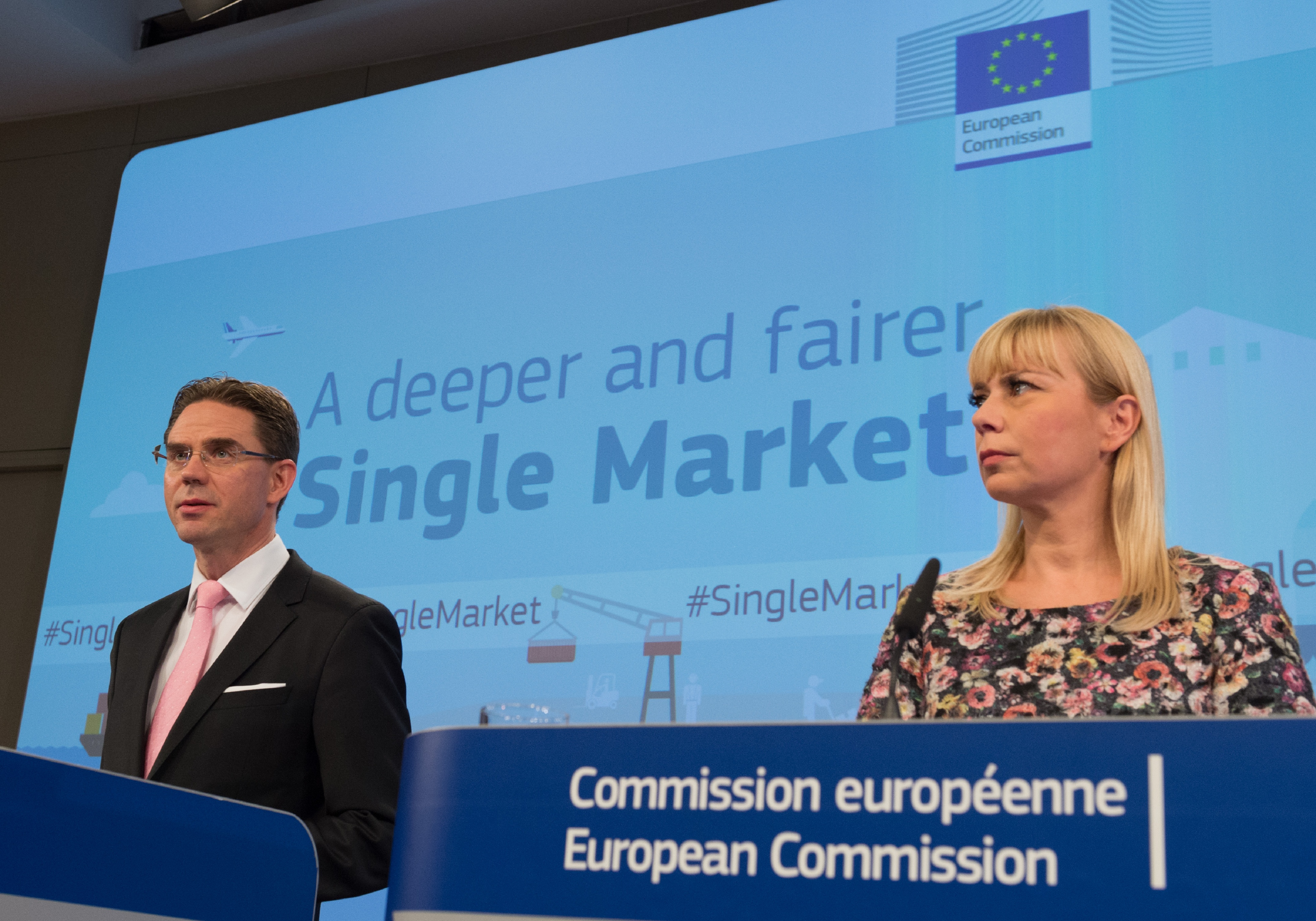 Jyrki Katainen, a la izquierda, y Elżbieta Bieńkowska. Fuente: Comisión Europea.