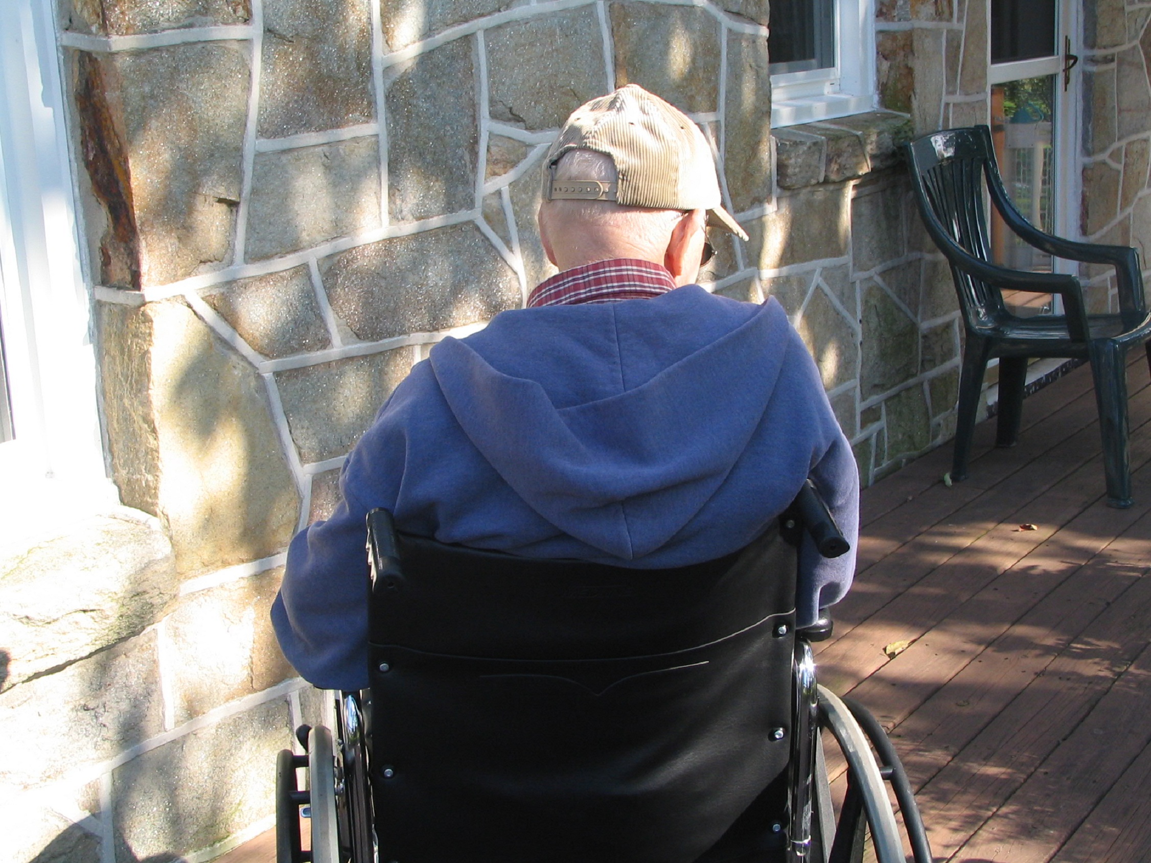 El aislamiento perjudica a las personas mayores. Imagen: bjwebbiz. Fuente: MorgueFile.