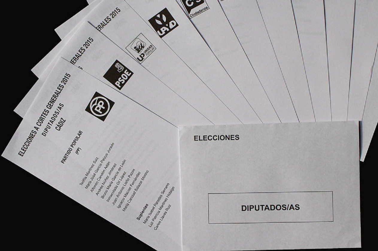 Papeletas electorales Cortes Generales 2015 Cádiz. Imagen: Falconaumanni - Trabajo propio. Fuente: Disponible bajo la licencia CC BY-SA 3.0 vía Wikimedia Commons.