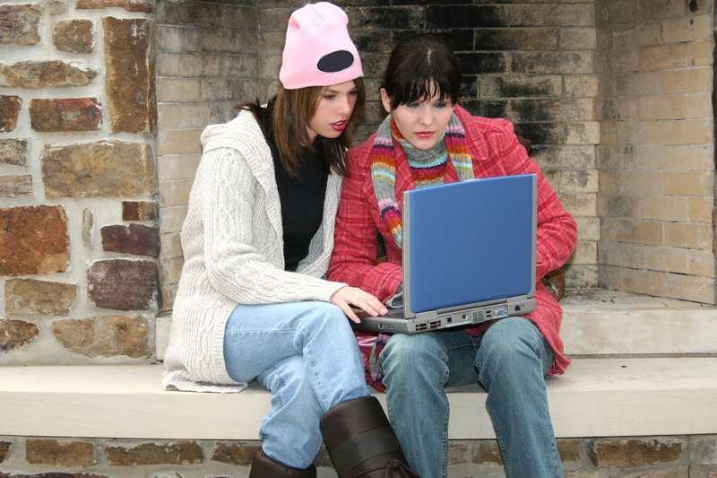 Las redes sociales transforman nuestra vida... y la forma de hacer ciencia. Dreamstime.