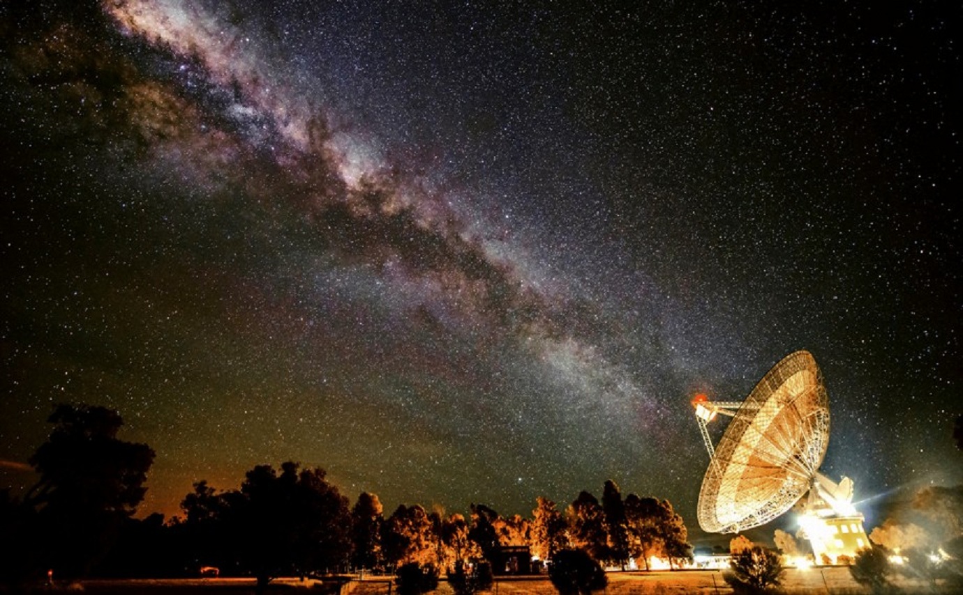 El radiotelescopio Csiro Parkes, en Australia, busca vida extraterrestre. Imagen: Wayne England. Fuente: ANU.