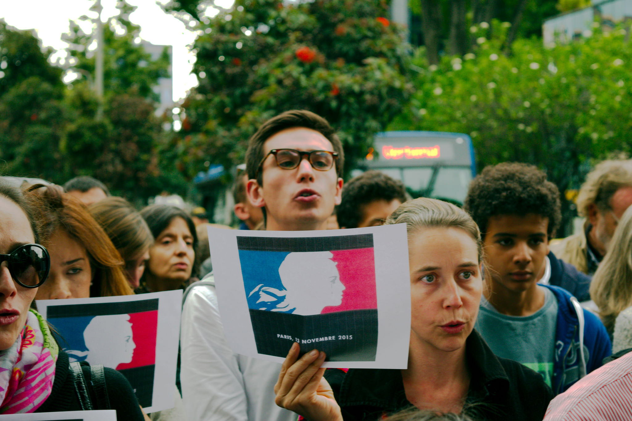 Homenaje en Bogotá a las víctimas de los atentados de París en noviembre 2015. Foto: Léo Tisseau.