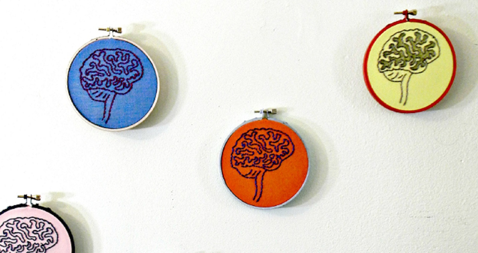 Cuatro cerebros bordados. Imagen: Hey Paul Studios. Fuente: Flickr.