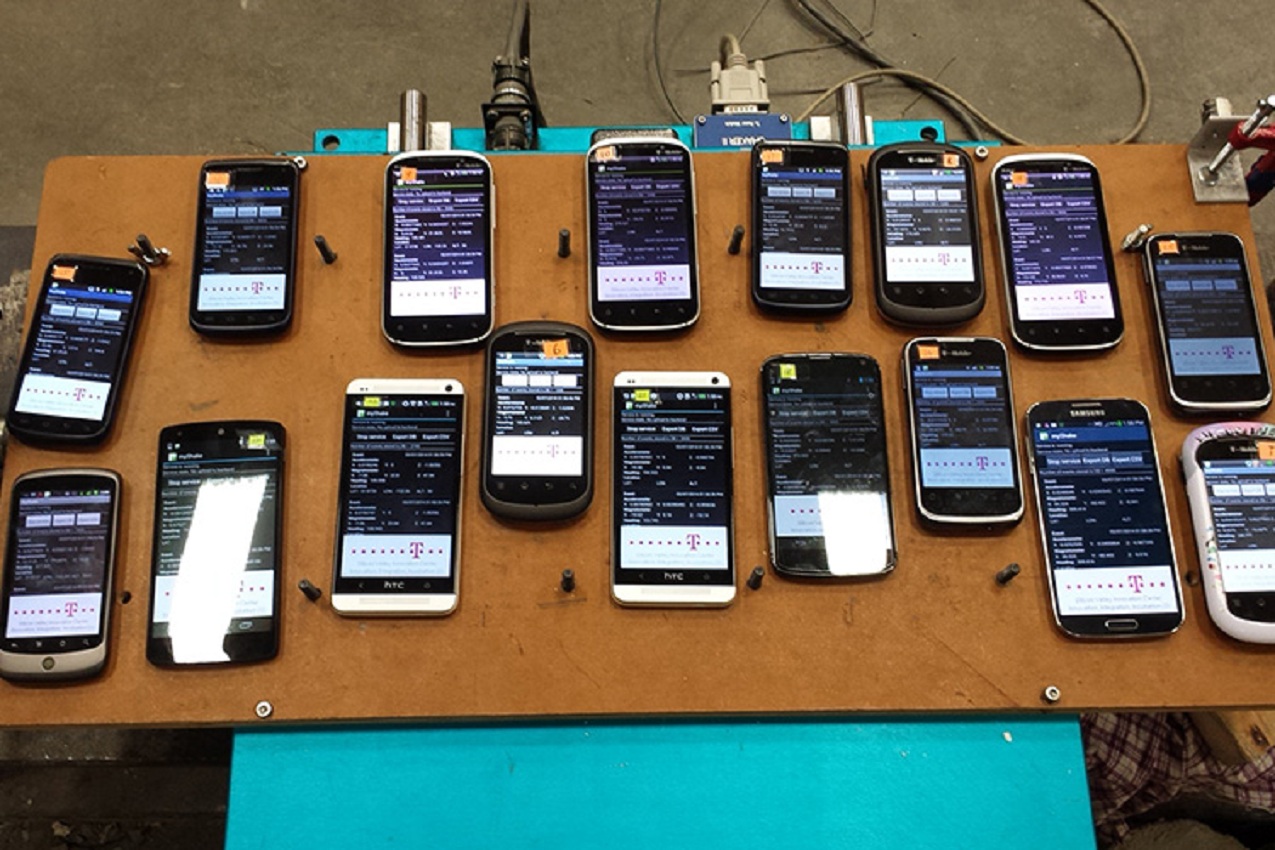 Smartphones en una mesa de agitación de la UC Berkeley. Fuente: UC Berkeley.