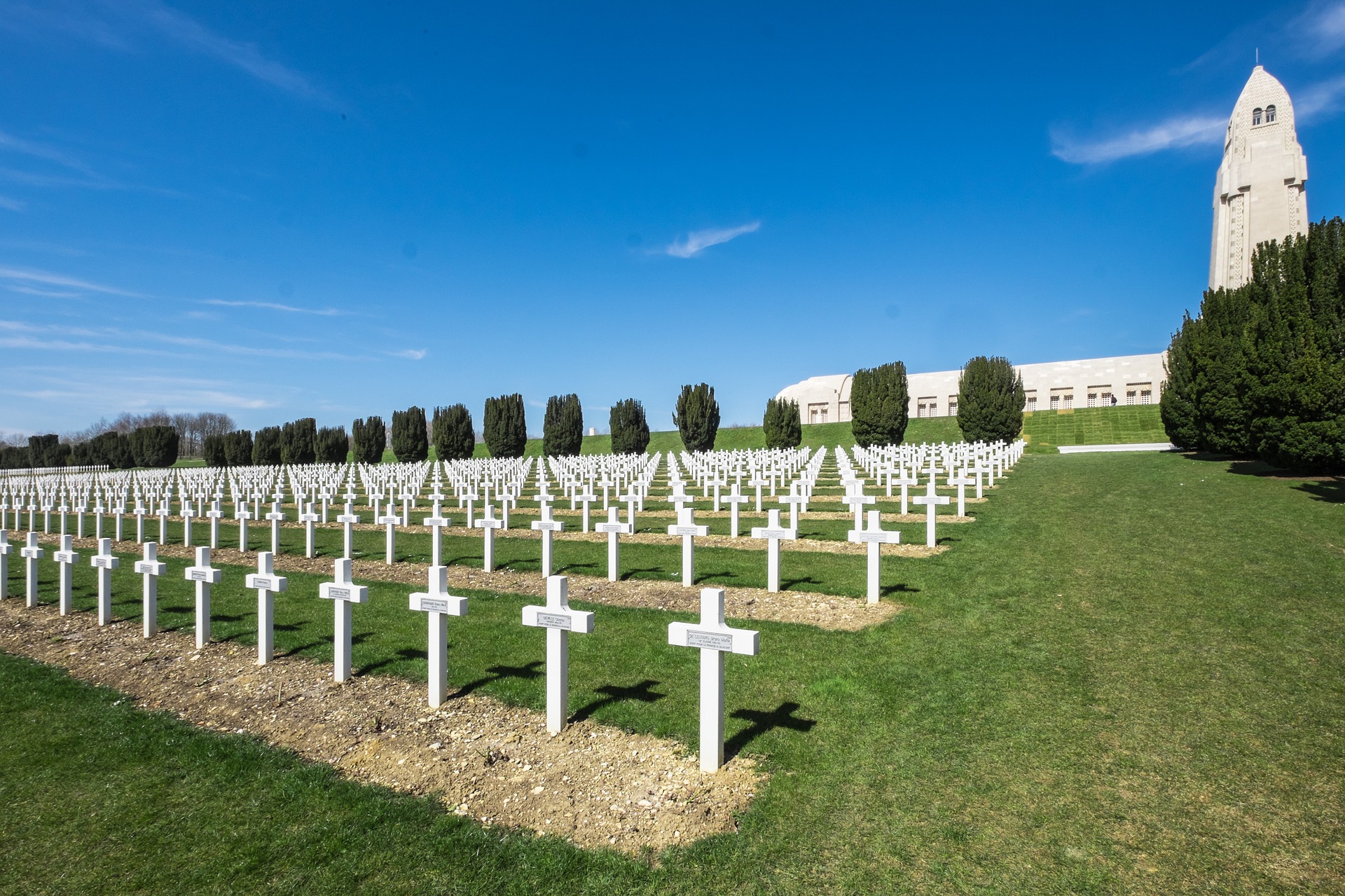 Memorial a las víctimas de Verdun. Nunca Más. Foto: Oliver Kepka