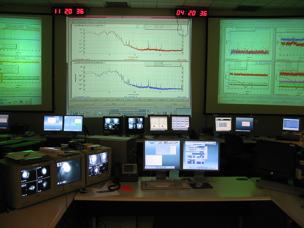 Puesto de comando de la Colaboración Científica de LIGO de Louisiana (EEUU). Imagen: PhilipNeustrom. Fuente: Wikipedia.