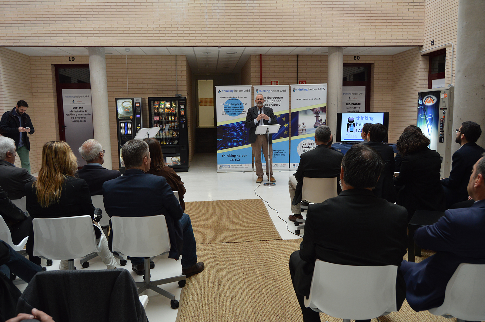 Momento de la presentación a cargo del Presidente, Raúl Mata. Foto: Ayuntamiento de Seseña.