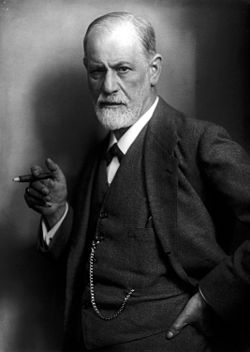 Fotografía de Sigmund Freud en 1922, por Max Halberstadt. Fuente: Wikipedia.