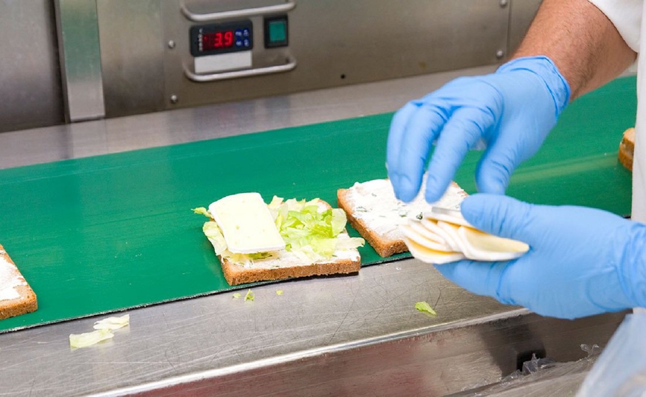 El BBP está presente en las cintas transportadoras en las que se elaboran alimentos. Fuente: Universidad de Texas A&M.