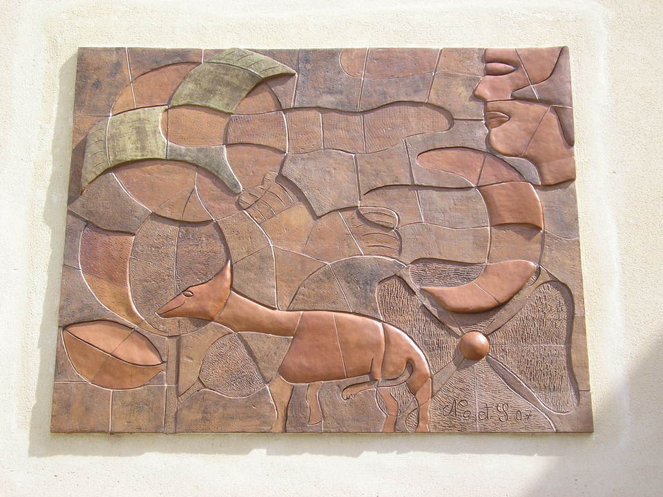 Mural cerámica San Francisco de Asís en la iglesia de Benidorm. Autora: Najet Sánchez.