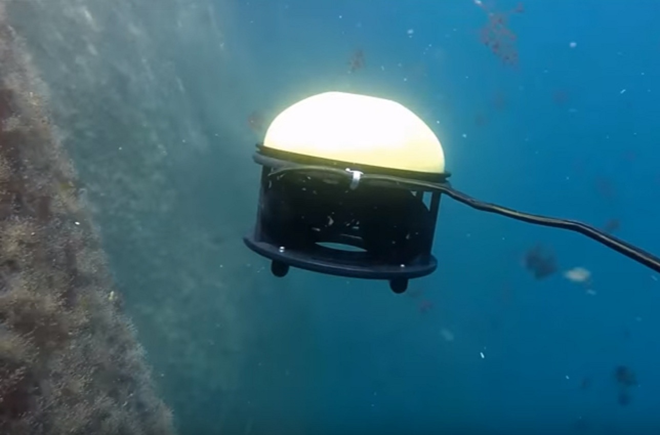 El dron controla granjas marinas. Fuente: SeaDrone