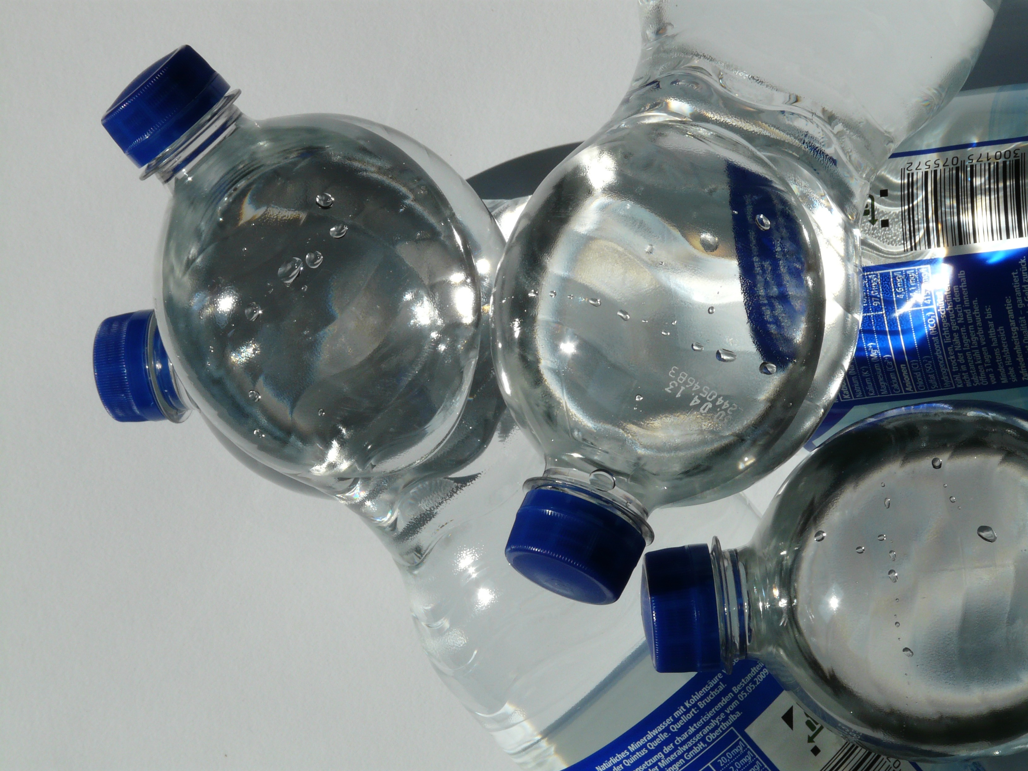 Botellas de polietileno. Imagen: Hans. Fuente: Pixabay.