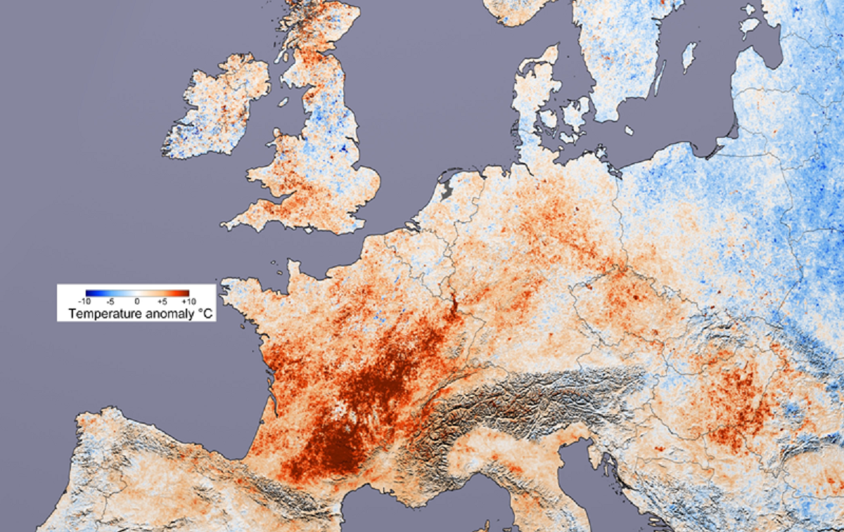 Diferencia de temperaturas respecto a la normal durante la ola de calor europea de 2003. Imagen: Reto Stockli/Robert Simmon. Fuente: Modis/NASA.