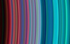 Los misteriosos anillos de Saturno se exhiben en forma de arcoíris