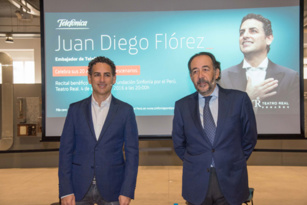 Telefónica acompaña a su nuevo embajador, el tenor Juan Diego Flórez, en el 20º aniversario de su carrera