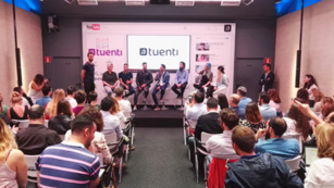 En la imagen David Broncano junto a los youtubers que participarán en el nuevo canal de Tuenti. En la imagen David Broncano junto a los youtubers que participarán en el nuevo canal de Tuenti.