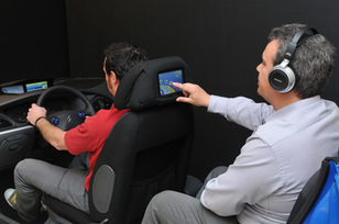 Demostración del funcionamiento del coche conectado. Fuente: Telefónica. Demostración del funcionamiento del coche conectado. Fuente: Telefónica.