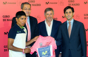 De izquierda a derecha: el ganador del Giro de Italia y miembro del Movistar Team, Nairo Quintana; el embajador de Colombia en España, Fernando Carrillo Flórez ; el director del Movistar Team, Eusebio Unzué y el consejero delegado de Telefónica SA, José Mª Álvarez-Pallete. De izquierda a derecha: el ganador del Giro de Italia y miembro del Movistar Team, Nairo Quintana; el embajador de Colombia en España, Fernando Carrillo Flórez ; el director del Movistar Team, Eusebio Unzué y el consejero delegado de Telefónica SA, José Mª Álvarez-Pallete.