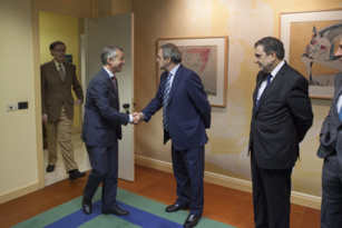 César Alierta traslada al lehendakari el compromiso de Telefónica con el desarrollo digital de Euskadi César Alierta traslada al lehendakari el compromiso de Telefónica con el desarrollo digital de Euskadi