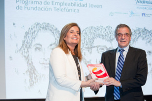 La ministra de Empleo y Seguridad Social, Fátima Báñez junto al presidente de Telefónica, César Alierta en la presentación del programa de empleabilidad La ministra de Empleo y Seguridad Social, Fátima Báñez junto al presidente de Telefónica, César Alierta en la presentación del programa de empleabilidad