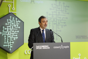 El Gobierno de Aragón llevará la banda ancha de nueva generación de Internet a 348 nuevas localidades y 351 centros educativos de la Comunidad en tres años El Gobierno de Aragón llevará la banda ancha de nueva generación de Internet a 348 nuevas localidades y 351 centros educativos de la Comunidad en tres años