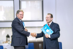 UNIR Research y Telefónica crean la Cátedra en Sociedad Digital y Educación UNIR Research y Telefónica crean la Cátedra en Sociedad Digital y Educación