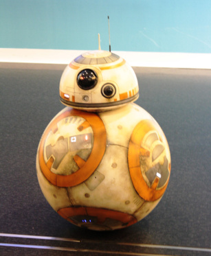 Telefónica Flagship Store abre las puertas al auténtico BB8 para celebrar la llegada de Star Wars: El despertar de la fuerza a Movistar+ Telefónica Flagship Store abre las puertas al auténtico BB8 para celebrar la llegada de Star Wars: El despertar de la fuerza a Movistar+