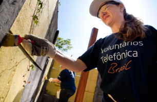 Más de 100 voluntarios de Telefónica realizarán labores solidarias en Latinoamérica durante este verano