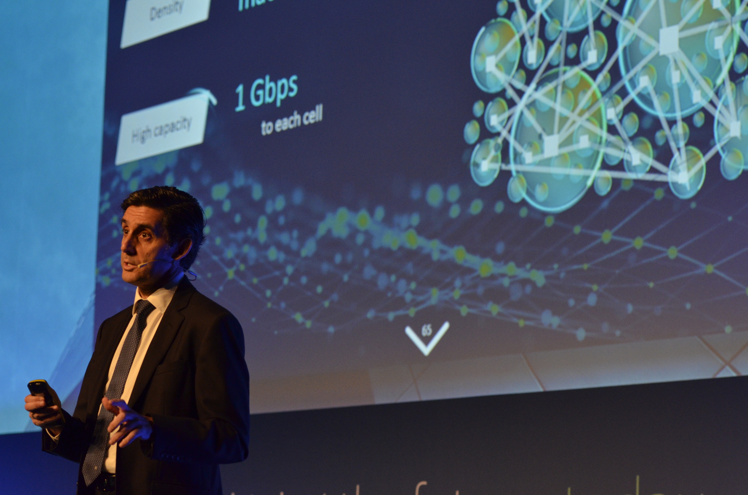 José María Álvarez-Pallete: “Queremos ofrecer a nuestros clientes una red que ellos mismos puedan gestionar y adaptar a sus necesidades” José María Álvarez-Pallete: “Queremos ofrecer a nuestros clientes una red que ellos mismos puedan gestionar y adaptar a sus necesidades”