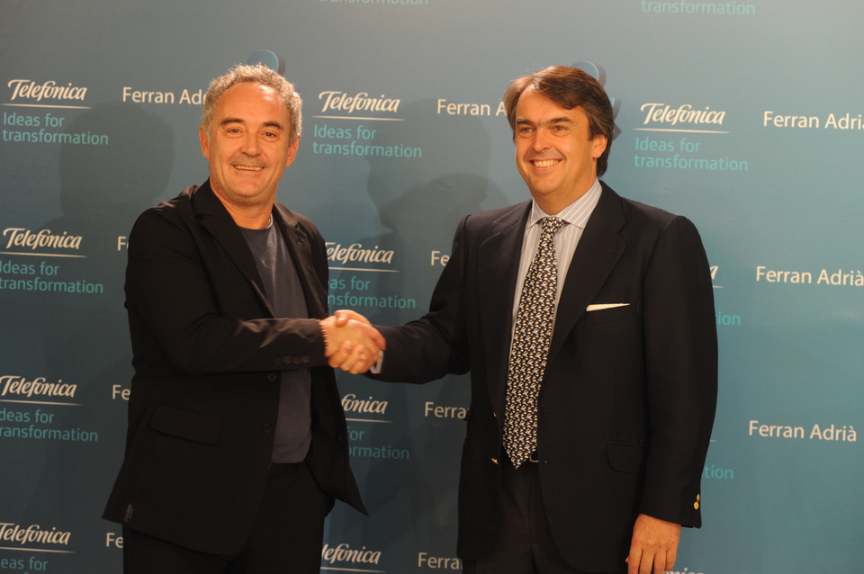 Ferran Adrià y Antonio Botas, director de Patrocinios y Publicidad de Telefónica S.A. Ferran Adrià y Antonio Botas, director de Patrocinios y Publicidad de Telefónica S.A.