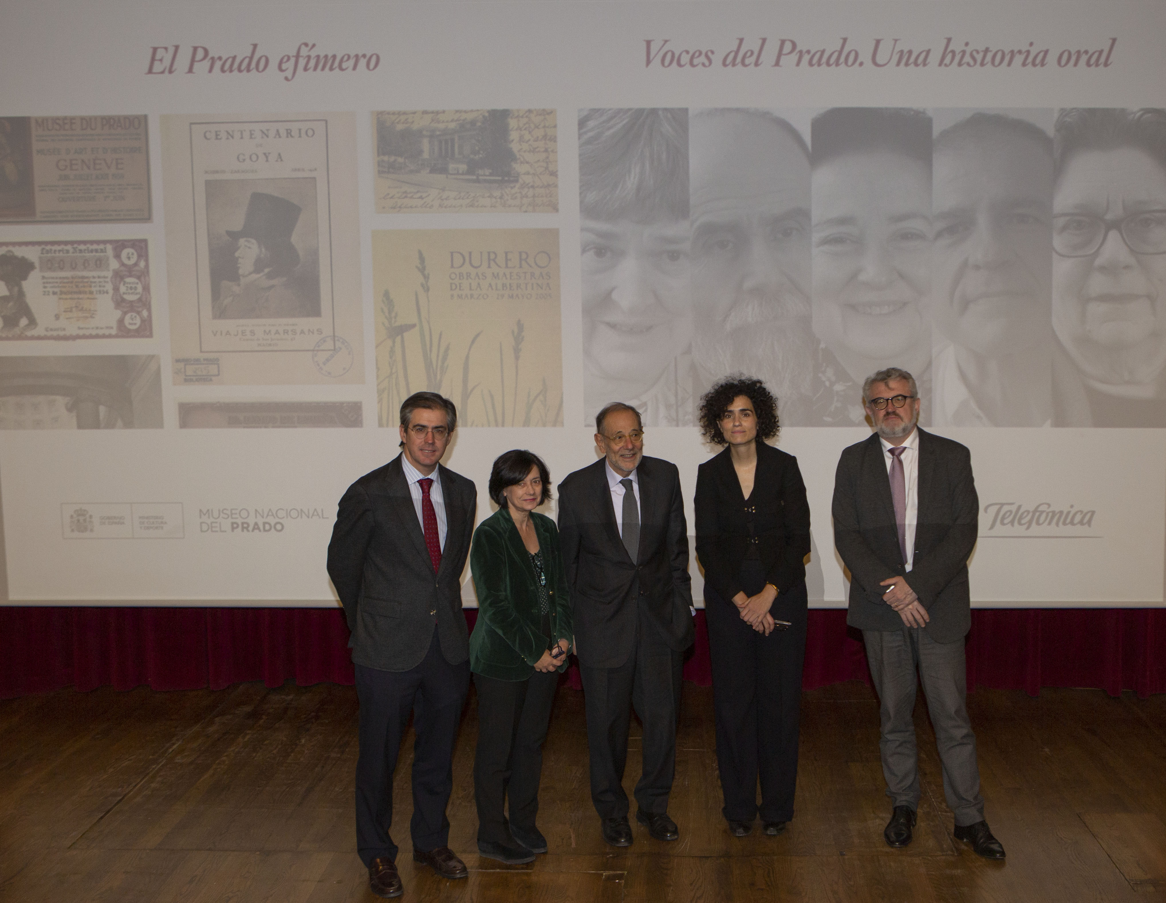 De izquierda a derecha, Rafael Fernández de Alarcón, director de marca, patrocinios y medios de Telefónica, S. A; Maria Luisa Cuenca, jefa de Área de Biblioteca, Archivo y Documentación del Museo Nacional del Prado y responsable del proyecto “Efímera”; Javier Solana, presidente del Real Patronato del Museo Nacional del Prado; Sonia Prior, titulado superior del Área de Comunicación del Museo Nacional del Prado y responsable del proyecto “Voces del Prado”; y Miguel Falomir, director del Museo Nacional del Prado.