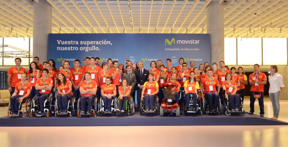Movistar ha recibido hoy en Distrito Telefónica en Madrid, a una representación de los deportistas que han participado en los Juegos Paralímpicos Londres 2012. Los deportistas fueron recibidos por Francisco de Bergia, director de Asuntos Públicos de Presidencia, en el centro y, a su izquierda, Miguel Carballeda; presidente del Comité Paralímpico Español. A la derecha del todo Marina Alabau, medalla de oro de Windsurf en los JJOO de Londres 2012 quien quiso compartir éxitos con los deportistas. Movistar ha recibido hoy en Distrito Telefónica en Madrid, a una representación de los deportistas que han participado en los Juegos Paralímpicos Londres 2012. Los deportistas fueron recibidos por Francisco de Bergia, director de Asuntos Públicos de Presidencia, en el centro y, a su izquierda, Miguel Carballeda; presidente del Comité Paralímpico Español. A la derecha del todo Marina Alabau, medalla de oro de Windsurf en los JJOO de Londres 2012 quien quiso compartir éxitos con los deportistas.